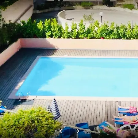 2p Avec Piscine A 150 M Proche Palais