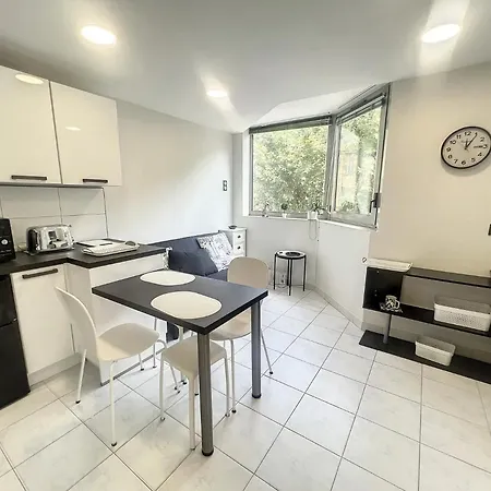 2p Avec Piscine A 150 M Proche Palais Apartment