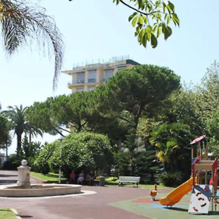 2p Avec Piscine A 150 M Proche Palais Apartment